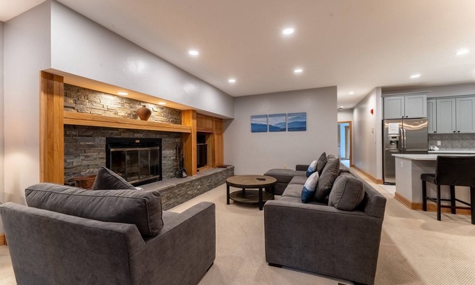 Keystone Condo | Steps from ski lift with private hot tub - Remodeled 2 bedroom condo in Keystone