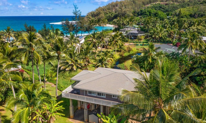 Kilauea House | STEPS FROM STUNNING MOLOAA BAY