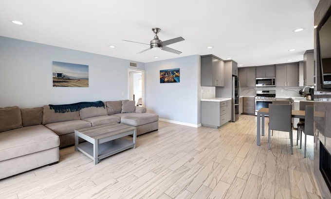 Hermosa Beach Condo | Steps from the ocean, Large/remodeled 2bedroom beach apt