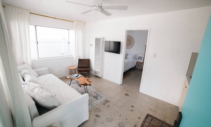 Silver Strand House | Steps from the sand- Tower 4 Beach DuplexnCompletely remodeled, pet friendly!