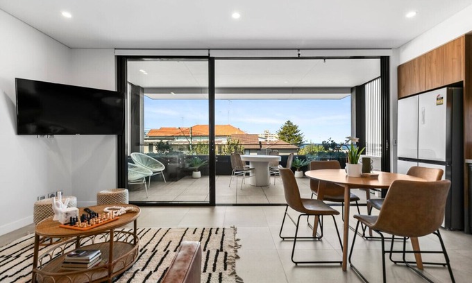 Coogee Apartment | Steps from the shore: Coogee Beachside Haven #6