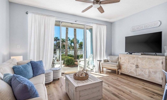 Santa Rosa Beach Condo | Steps from the Beach and Restaurants and Shopping