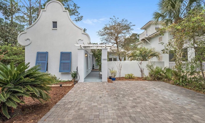 San Juan House | Steps to 30As Longest Public Beach,Private Pool,& Courtyard in Tropical Gardens