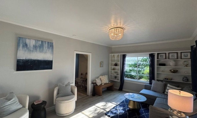 McMinnville House | Steps to 3rd Street, 3 King bedrooms at Evermore Cottage!