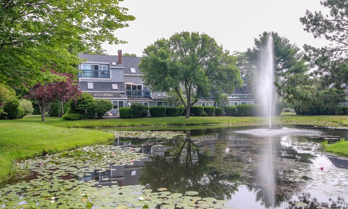 Ocean Park House | Steps to Beach, Pond View Ocean Park Meadows Condo with AC + Pool, Gym, Tennis