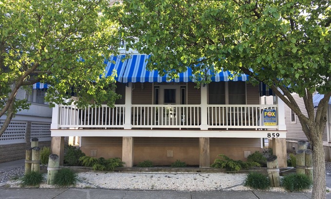 North End House | Steps to Beach/Boardwalk-Kitchen Remodel-Sleeps 12-Lots of amenities-Huge Porch