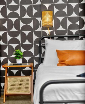 Downtown Dallas Apartment | Steps to Convention Cntr Sleeps 12 with Pool and Valet