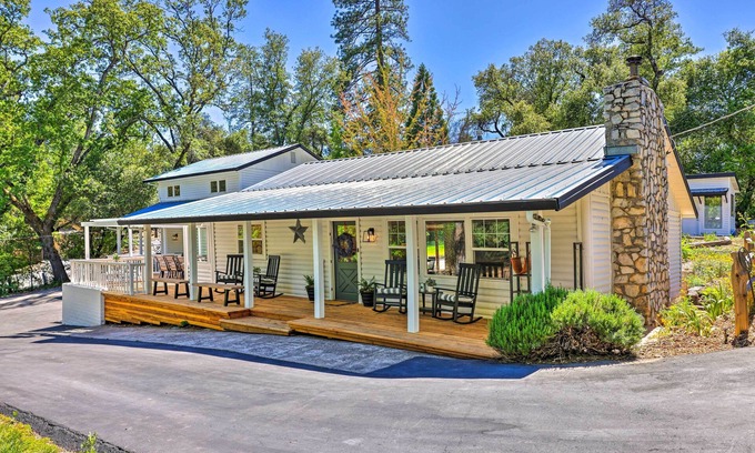 Murphys Cottage | Steps to Dtwn Murphys: Cottage w/Furnished Porch