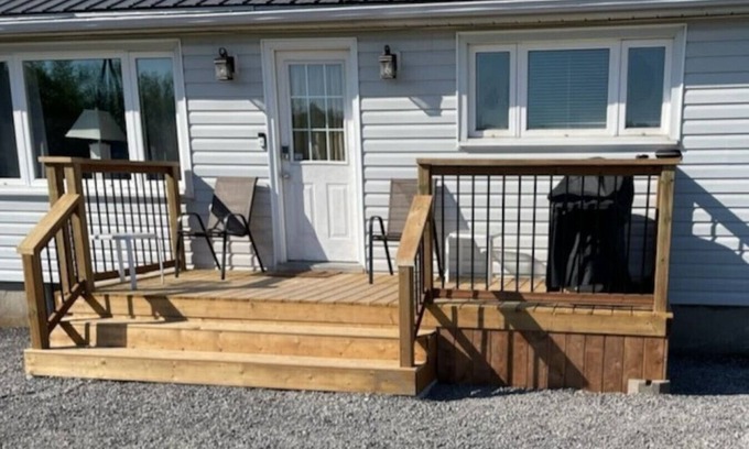 Prince Edward House | Steps to Lake on the Mountain, 10Minutes to Picton