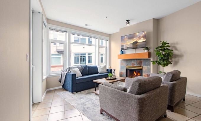Downtown Seattle Condo | Steps to Pike Place 2BD Condo Water Courtyard View