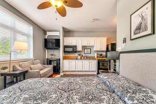 Huddleston Apartment | Steps to Smith Mountain Lake Unit with Pool Access!