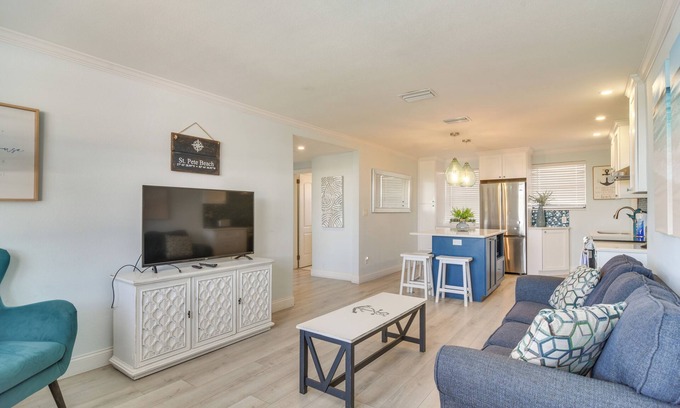 St. Pete Beach Condo | Steps to St Pete Beach: Condo w/Pool Access