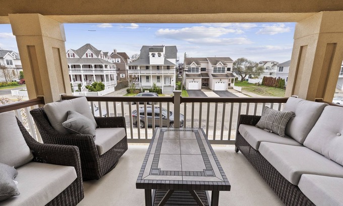 Point Pleasant Beach Condo | Steps to the Beach and Boardwalk