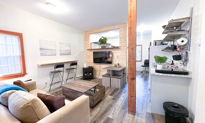 Ucluelet Apartment | Steps to Terrace Beach ~ Near Wild Pacific Trail ⎮Whale's Tale