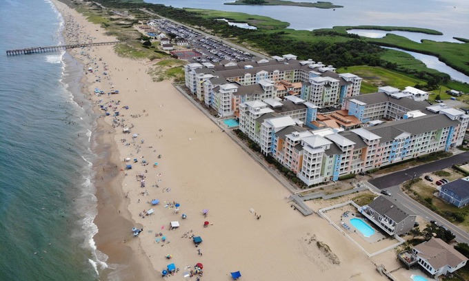 Sandbridge Condo | Steps To The Beach! Stay at Yaya and Papi's Place 424B