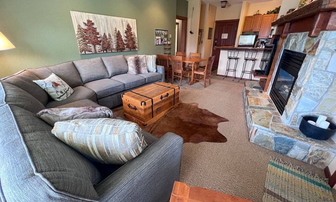 East Kootenay Condo | Steps to the Elk Chair | Pool and Hot Tub