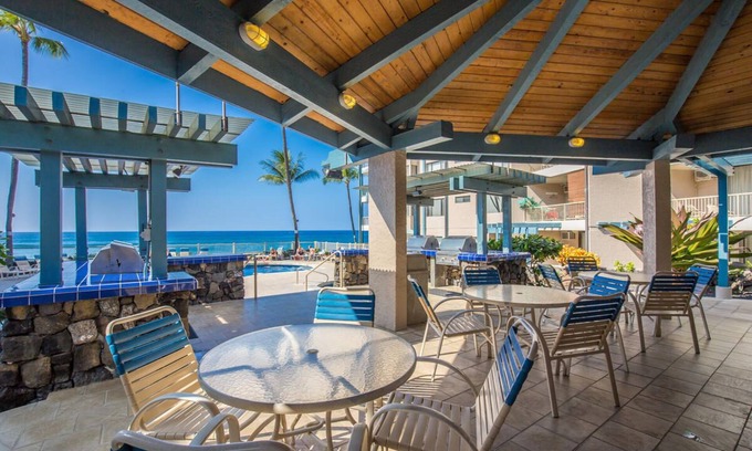 Historic Kailua Village Condo | STEPS TO THE OCEAN, AMAZING END UNIT, GROUND FLOOR, CAIR, KONA REEF