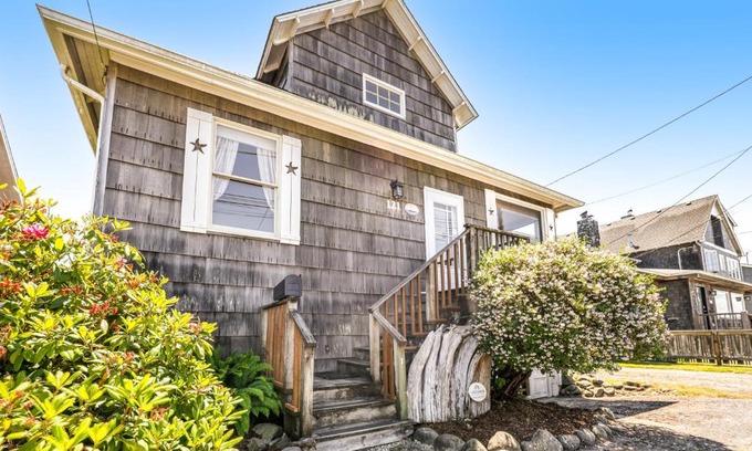 Seaside House | Steps to the Prom Cottage