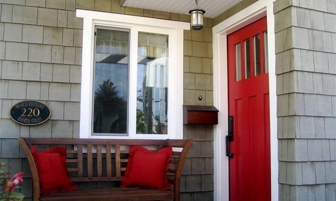 The Strand House | Steps to the sand! Luxury Ocean View home on walk-street!
