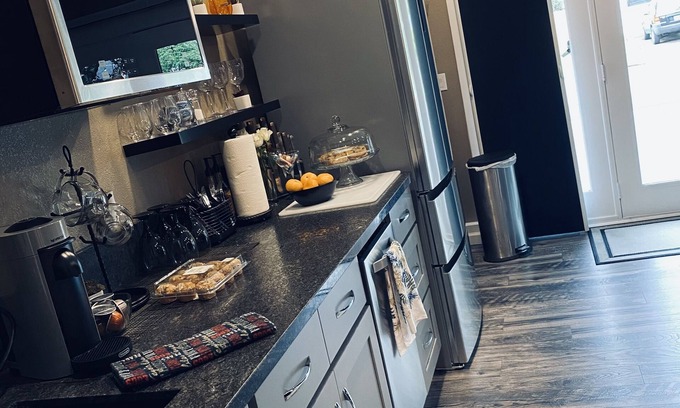 Concord Apartment | STEPS TO WILLAMETTE - Bright & Open Luxury Studio central to all Portland offers
