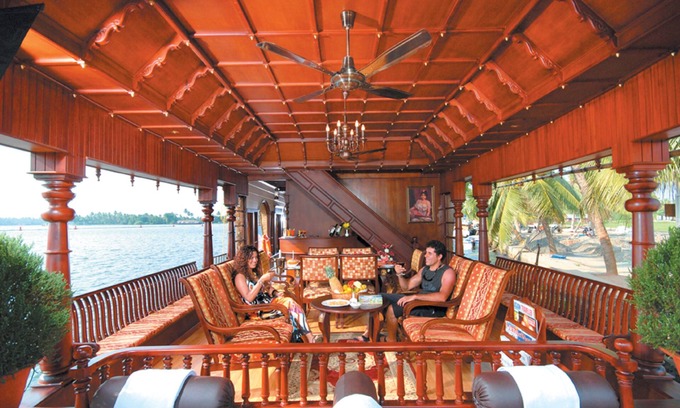 Alappuzha Boat Rental | Sterling House boat Lake Palace Alleppey