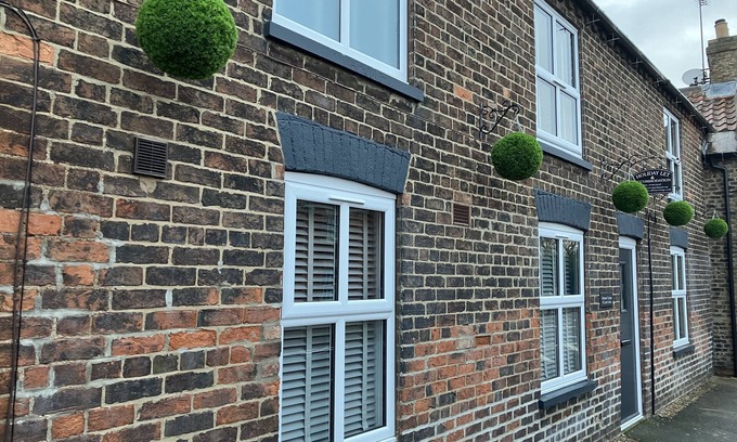 Leven Cottage | STILLWATER COTTAGE, pet friendly in Leven Near Beverley