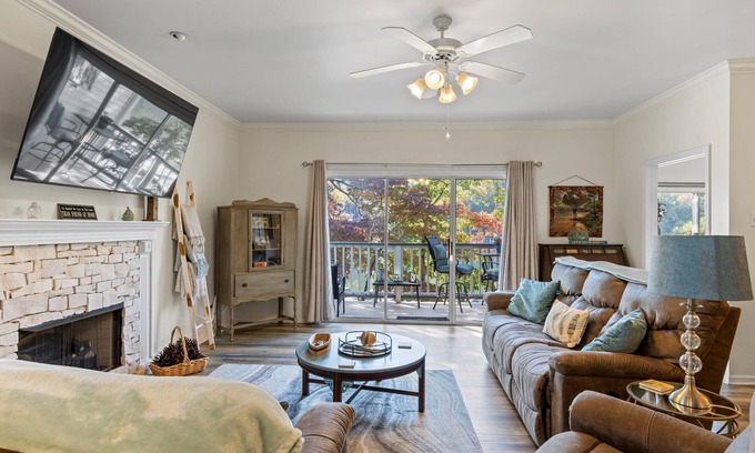 Dadeville Condo | StillWaters Luxury Condo, Lakeside, Local Pool, Boat Slip, 2 BDR, 2BTH, Sleeps 6
