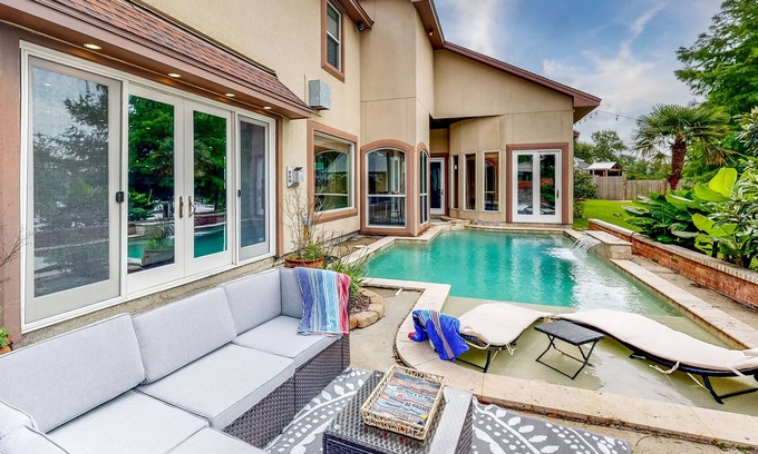 Lakeview  Jefferson County House | Stillwaters Paradise Resort-Style Pool & Jacuzzi