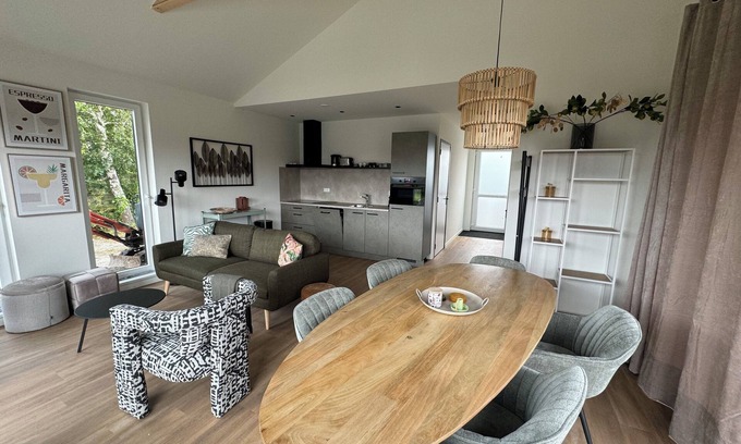 Anjum Ski Chalet | Stilvolles Ferienhaus am Wasser