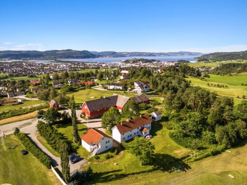 Stjordal Bed & Breakfast | Stokke Gård Adventure Bed & Breakfast