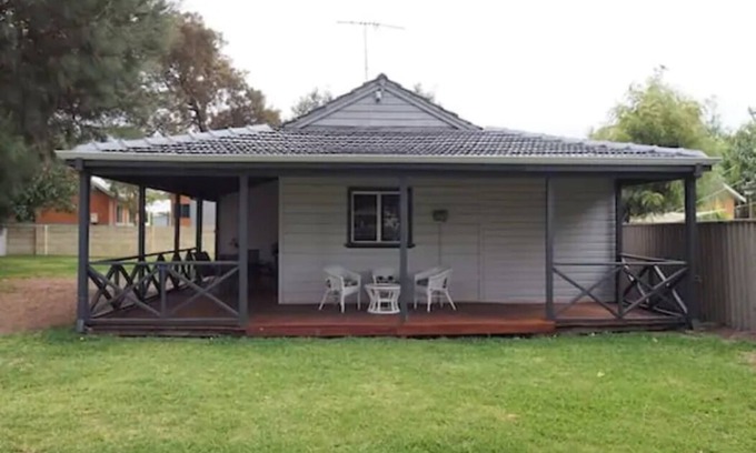 Mandurah House | Stone Cottage - Close to beach and estuary