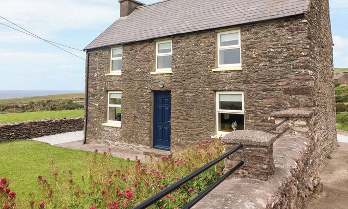 Ballydavid Cottage | STONE COTTAGE, family friendly in Ballydavid, County Kerry