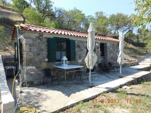 Myrina House | Stone cottage for couple