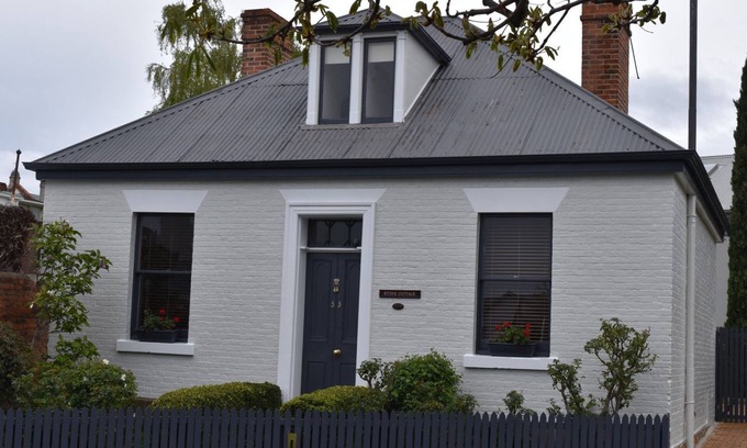 Battery Point House | Stone Cottage situated in historic Arthur Circus