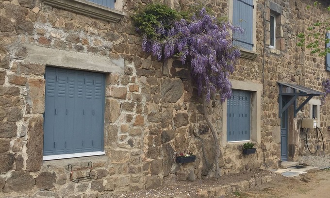 Saint-Felicien House | stone country house