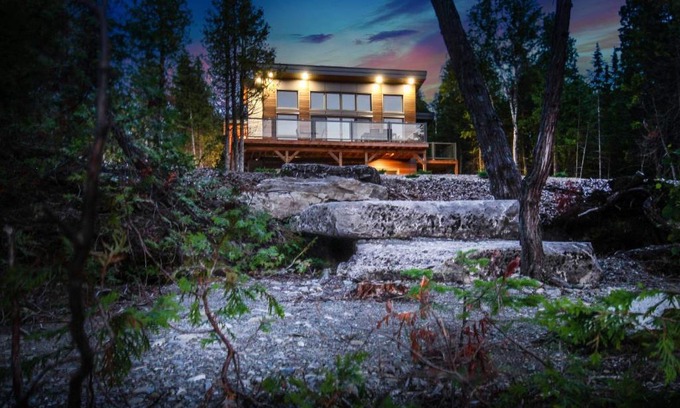 Tobermory Bed & Breakfast | Stone Cove Waterfront Adults Only B&B