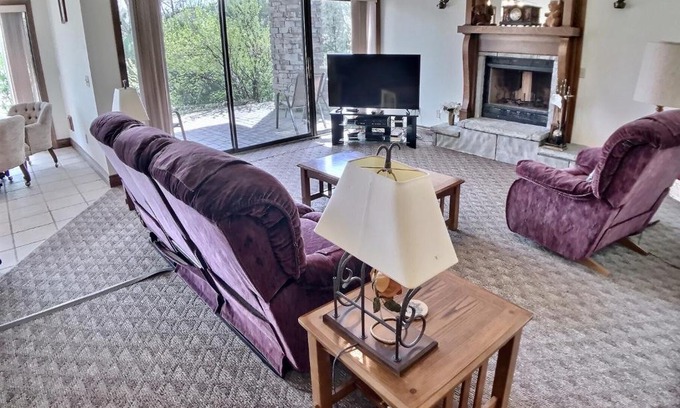 Eureka Springs House | Stone Decks Lodge