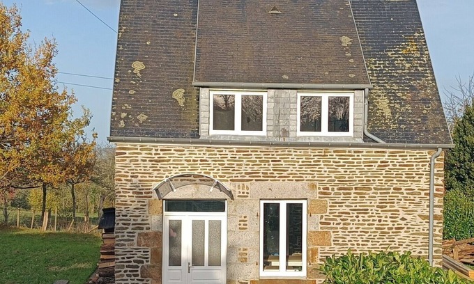 Saint-Hilaire-du-Harcouet House | Stone house 30 minutes from Mont Saint Michel between sea and forest