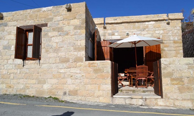 Apsiou House | Stone House