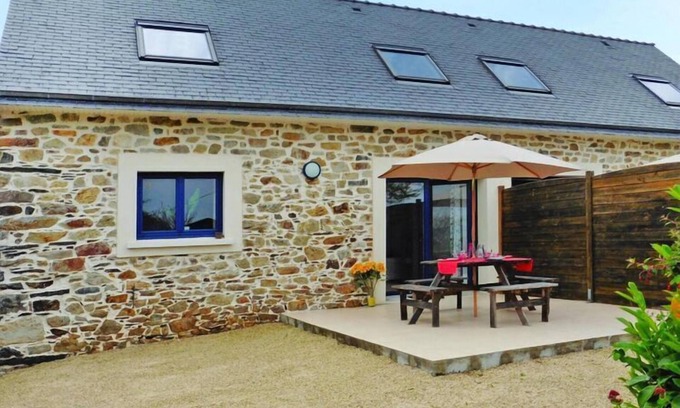 Telgruc-sur-Mer House | Stone House in Telgruc by Sandy Beaches