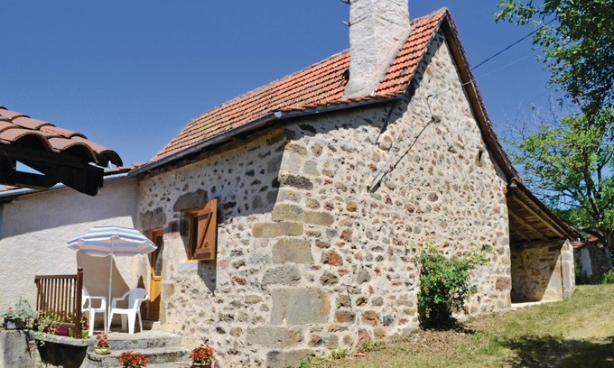 Saint-Bressou House | Stone house on a spacious property in the charming hamlet of Girou between Figeac and Rocamadour.