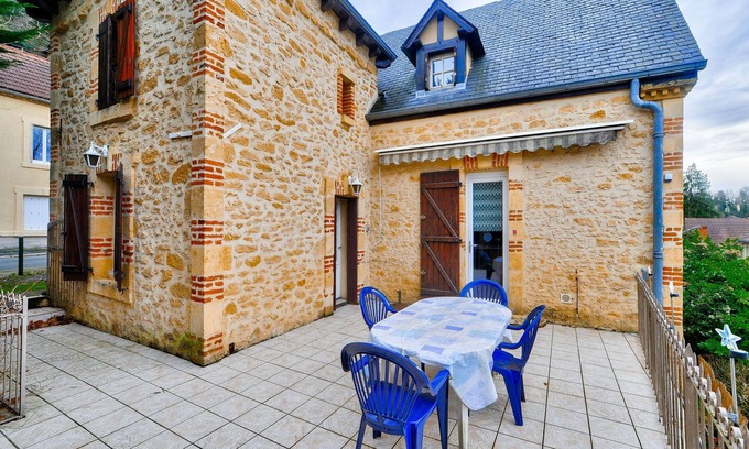 Sarlat-la-Caneda Ski Chalet | Stone house with a terrace, ideal for 4 people