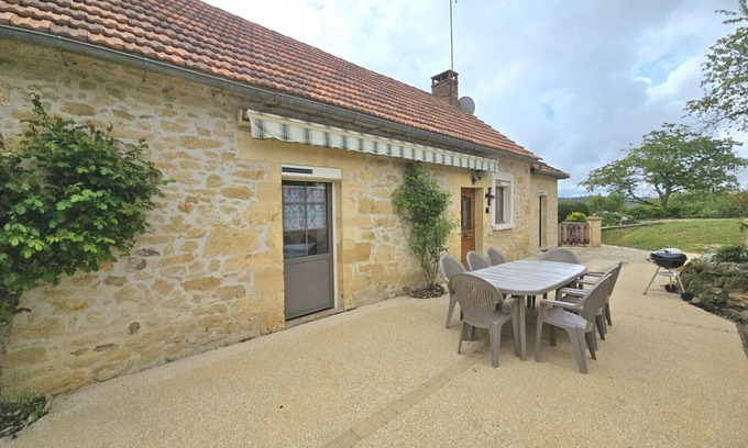 Marquay Cottage | Stone house with garden and parking near Sarlat