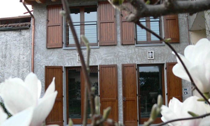 Solto Collina House | Stone house with garden