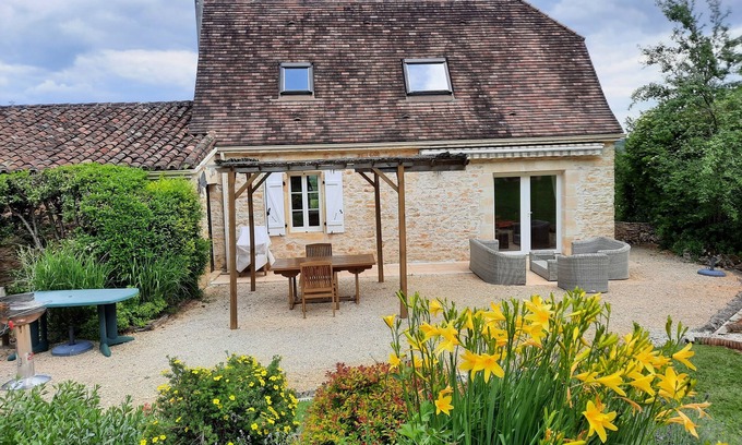 Leobard House | Stone house with pool 200 meters from a small village. Cul de sac.