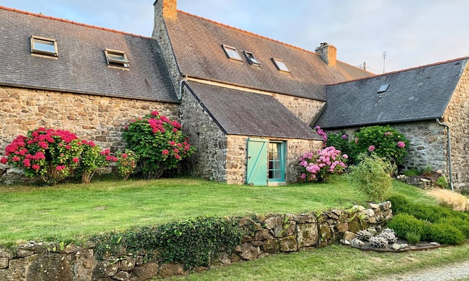 Crozon House | Stone Penty renovated in 2023 close to beach and town center