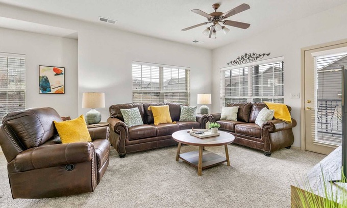 Branson West Condo | StoneBridge Condo Close to Silver Dollar City and Sleeps 8 for a Great Rate- 3 pools!-Ber 9-3