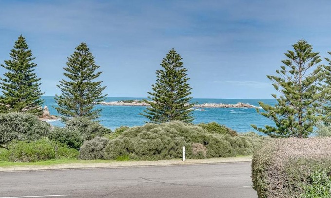 Port Elliot House | Stoneferry- A Beachfront Beauty - Free Wifi