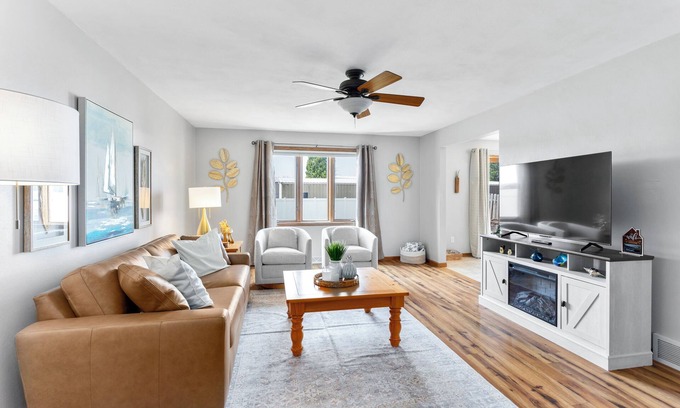 Kimberly House | Stonegate-Beautiful 3BR, 2 King beds, fenced yard, shuffleboard, grill,