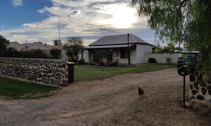 Cross Roads House | Stonewall Cottage